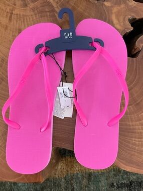 GAP Flip Flips NWT